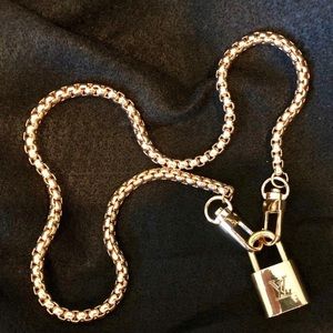 Authentic LV lock with non LV chain
